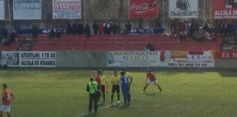 El Oviedo se deja los tres puntos en El Val