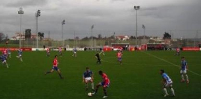 El Sporting B golea con facilidad al colista