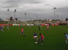 El Sporting B golea con facilidad al colista