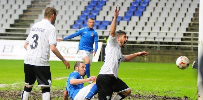 El césped del Tartiere se cobra dos lesionados