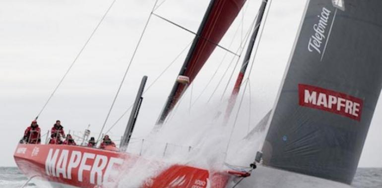 El Desafío Mapfre, en busca del viento