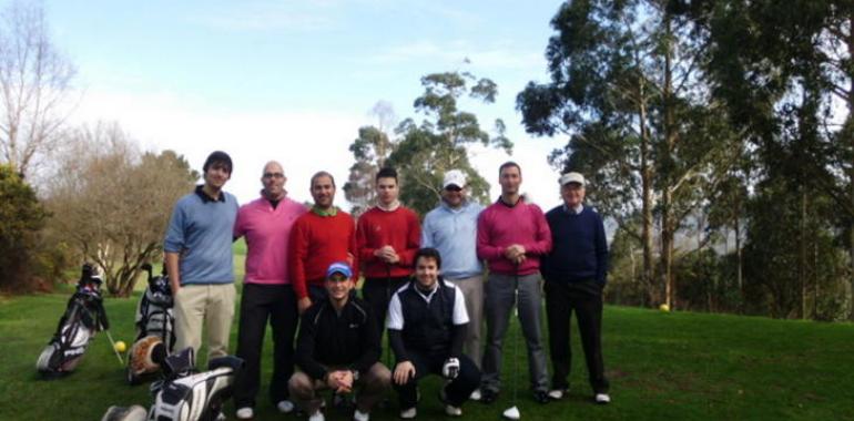 Once conjuntos disputan la Liga por Equipos en el Campo Municipal de Golf de Llanes 