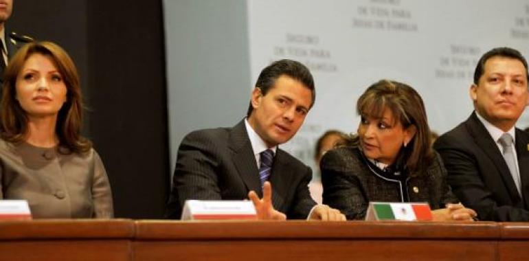 Peña Nieto lanza un programa de aseguramiento para las jefas de familia