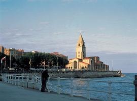 Juan Antonio A.V., vecino de Gijón, fallece tras ser rescatado del mar en San Lorenzo