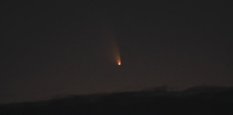 Un cometa al atardecer 