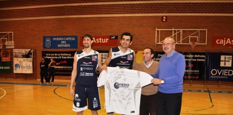 El Oviedo Baloncesto rinde homenaje a sus patrocinadores