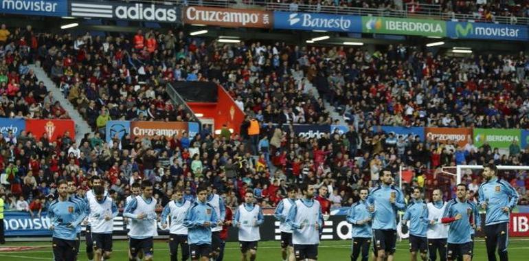 18.000 personas se dan cita en El Molinón para ver entrenar a La Roja