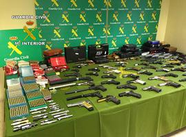 La Guardia Civil desarticula una organización criminal dedicada al tráfico de armas en el mercado negro