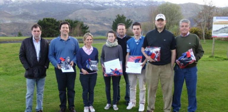 Ganadores del torneo I love arbeyatanu en el Club de Golf de Llanes