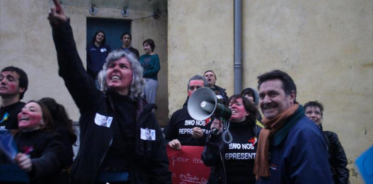 Marejada en Cudillero tras la elección por el Pleno del nuevo alcalde