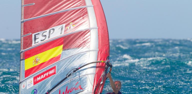 El fuerte viento endurece el estreno del 44 Trofeo Princesa Sofía Mapfre