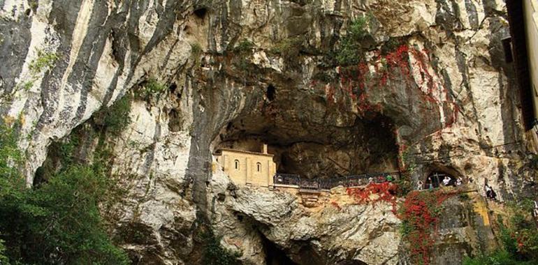 Detenidos dos ranas rumanos tras el robo de las monedas de la cueva de La Santina