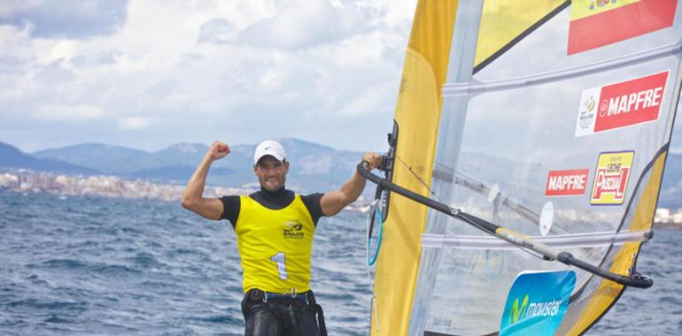 Iván Pastor gana en la clase RS:X masculino del Princesa Sofía Mapfre 