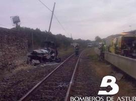 Muere una persona arrollada por el tren en el acceso al paso elevado a la papelera de Navia