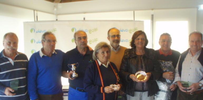 Entrega de premios del I Torneo AESGOLF en el Club Deva Golf