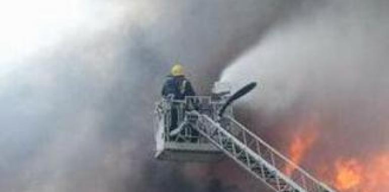 Sofocado un aparatoso incendio en la Térmica de Aboño