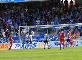 El Sporting B \araña\ un punto al líder