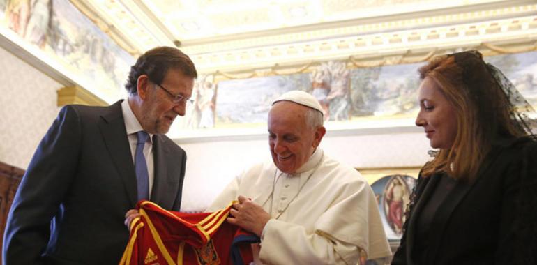 Rajoy, primer gobernante europeo recibido por el Papa Francisco