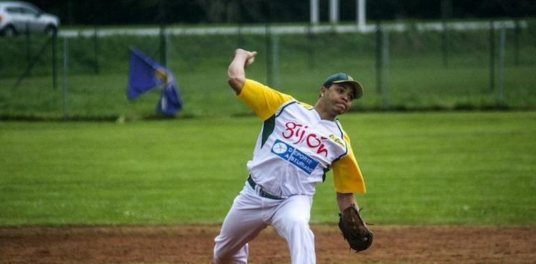 Doble derrota del Béisbol El Llano ante el líder