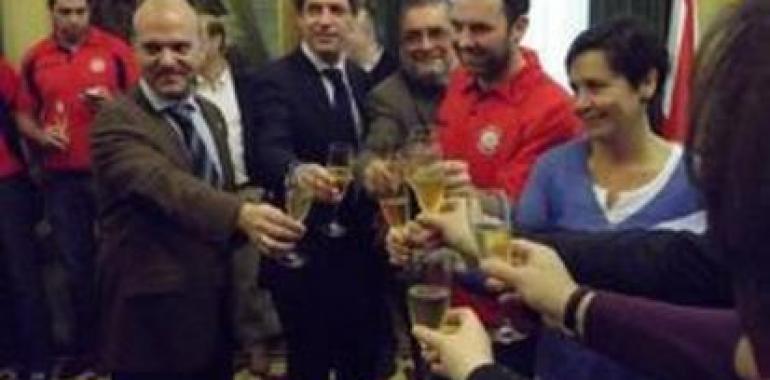 Brindis por el ascenso del Gijón Jovellanos