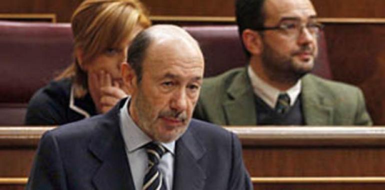 Rubalcaba advierte a Rajoy: “la medicina que le están dando al enfermo le está matando” 