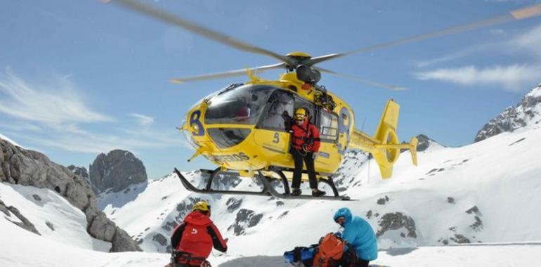 Herido en una rodilla tras una caída en Picos, Cabrales, mientras practicaba esquí de travesía