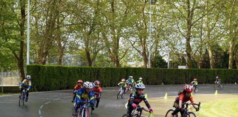 170 escolares en bici por Las Mestas