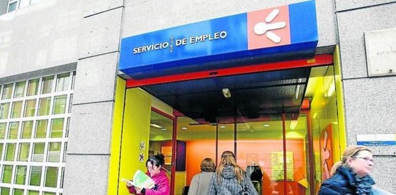 El paro baja en 46.050 personas en el mes de abril 