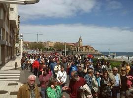 Concurrida manifestación en el \escrache al sistema\ hoy domingo en Gijón