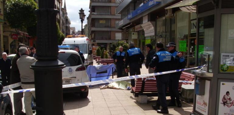 Trágica muerte en la calle Nueve de Mayo, en Oviedo