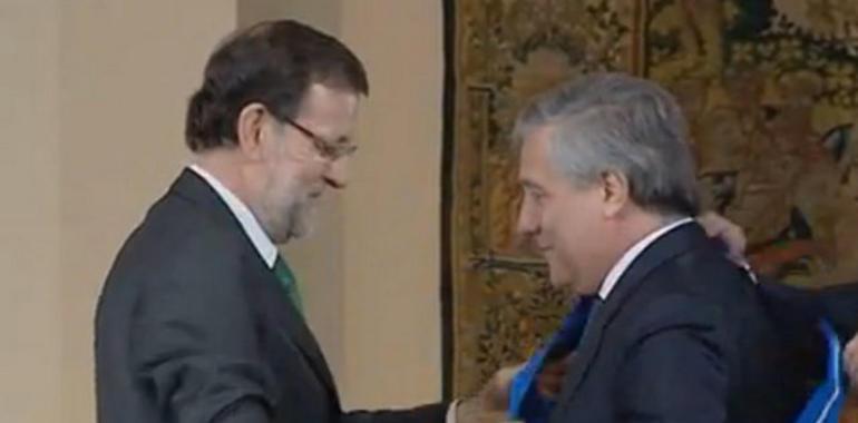 Gran Cruz de la Orden del Mérito Civil a Tajani por su defensa de España en Europa