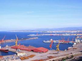 Iglesias denuncia una trama del Gobierno del PP para privatizar los puertos