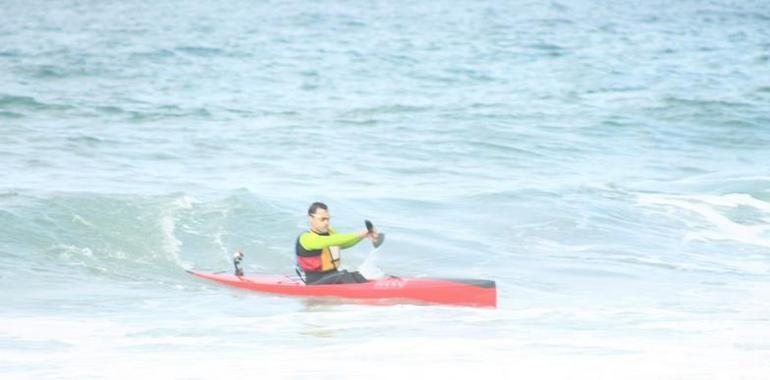 Walter Bouzán se impone en la primera carrera del Surfski de Santander