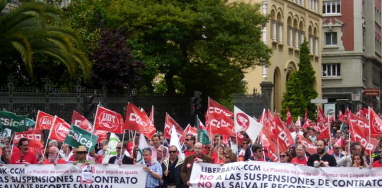 Manifestación de trabajadores de Liberbank en Oviedo