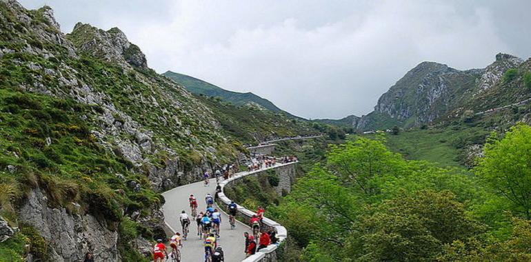 3.400 aficionados tomaron parte en la Clásica Cicloturista Lagos de Covadonga