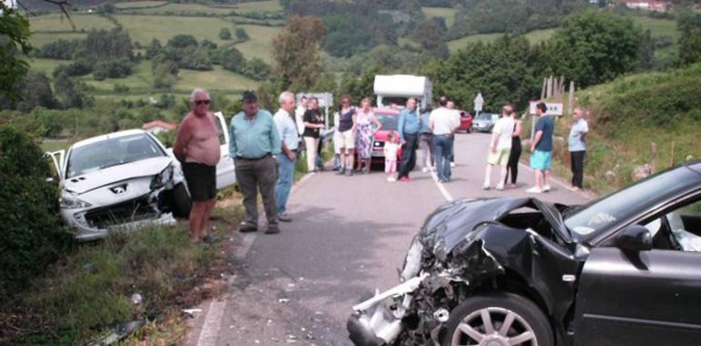 Una mujer herida de gravedad en una colisión en Villaviciosa