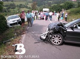 Una mujer herida de gravedad en una colisión en Villaviciosa