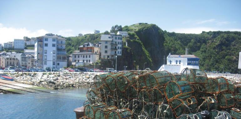 La Nalona comienza el dragado del puerto de Luarca