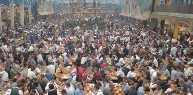 Comienza el Oktoberfest Gijón, la fiestona cervecera más grande de España