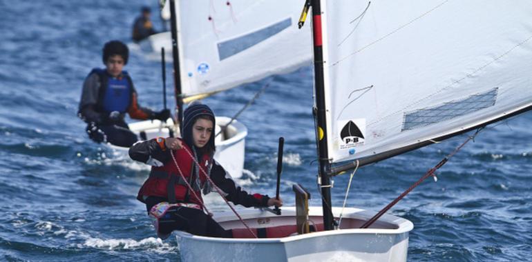 La primera regata del Trofeo de Verano de Vela Ligera RCAR ya tiene ganadores