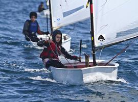 La primera regata del Trofeo de Verano de Vela Ligera RCAR ya tiene ganadores