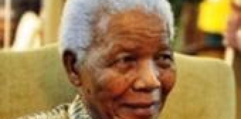 Familiares de Mandela llegan al hospital en las que pueden ser sus últimas horas