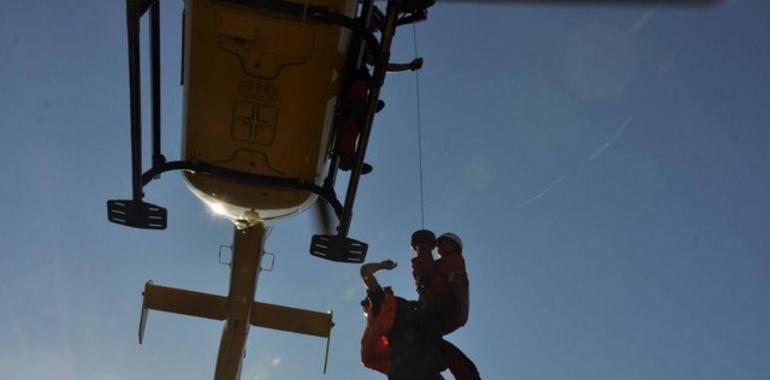 rescatada en helicóptero una mujer con un esguince en Las Bobias, en Picos