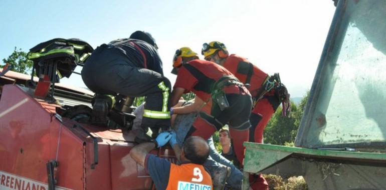 Herido gravemente al quedar atrapado su brazo en una empacadora, en Fontoria, Valdés