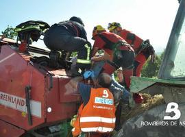 Herido gravemente al quedar atrapado su brazo en una empacadora, en Fontoria, Valdés