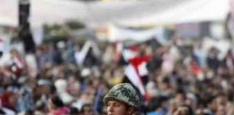 Los militares deponen al presidente de Egipto y suspenden la Constitución