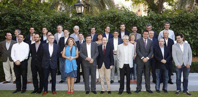 El PSOE propone un nuevo pacto territorial reformando la Constitución con un gran acuerdo nacional