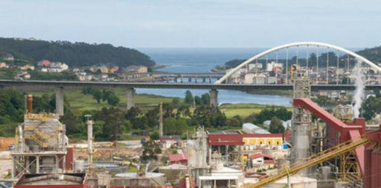 La señalización de la ría de Navia y su puerto sigue esperando desde 2002