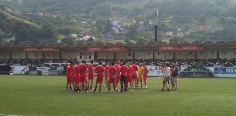 Ya rueda el balón para el Caudal Deportivo