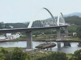 La Guardia Civil impide que una joven se arroje al vacio en el viaducto de Navia